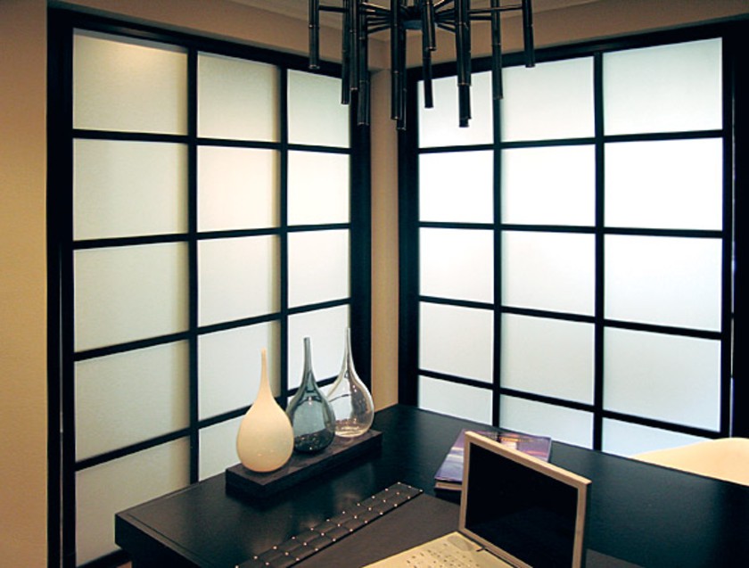 Угловая перегородка в японском стиле с матовым стеклом Краснодар