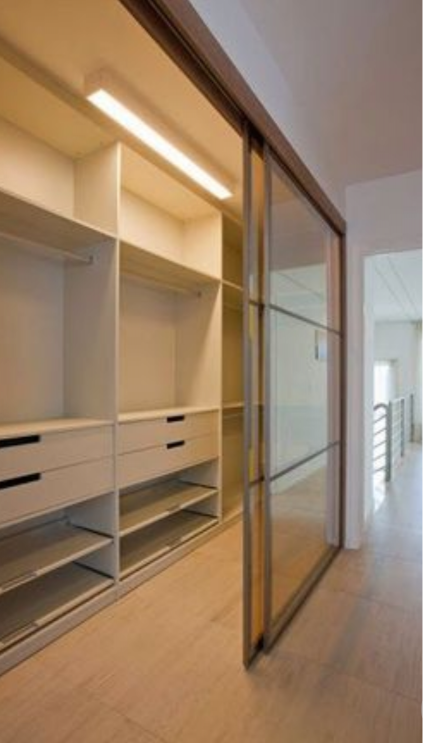 Линейная гардеробная комната с дверями купе Краснодар