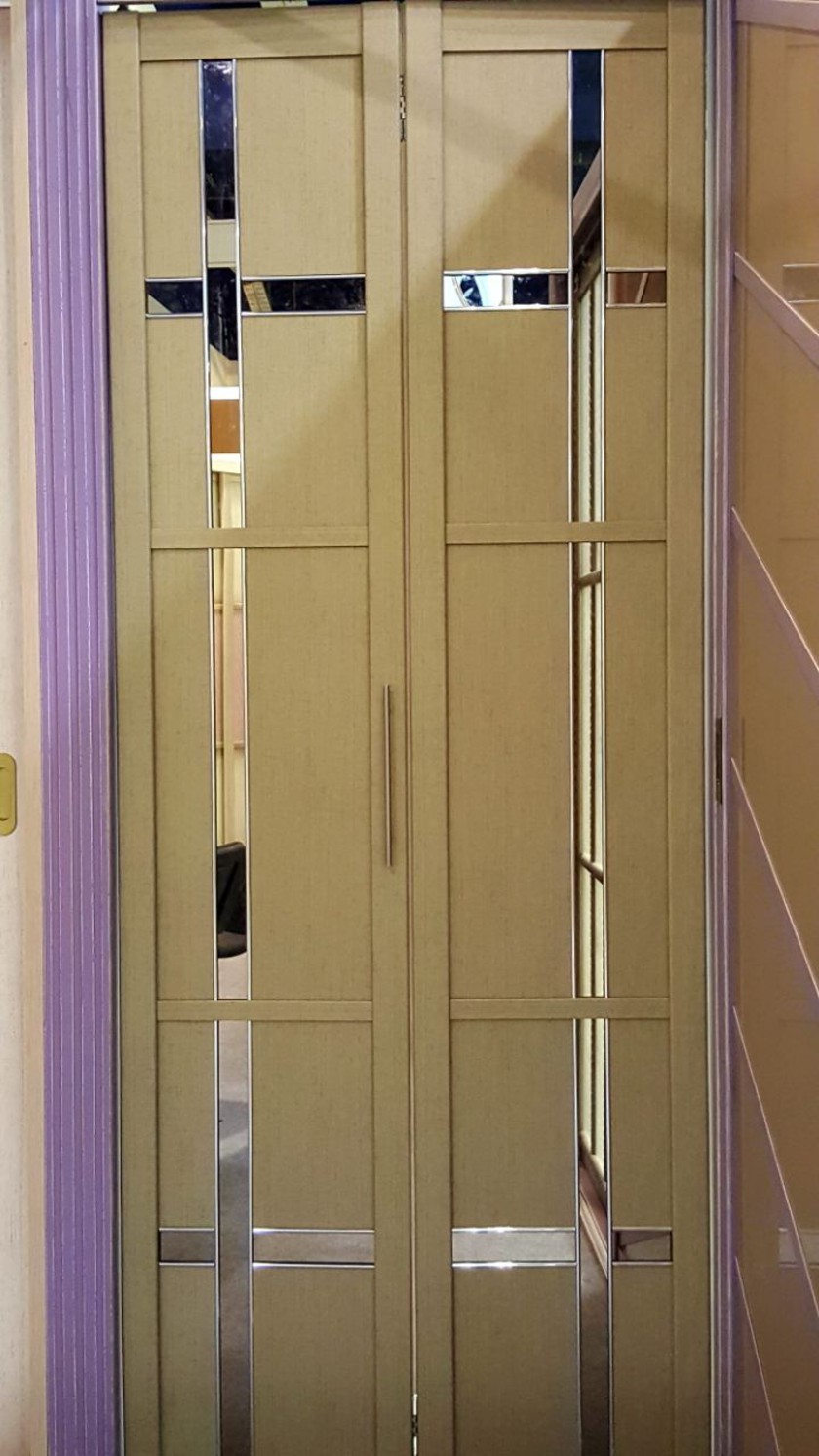 Двери гармошка шпонированные с зеркальным декором Краснодар
