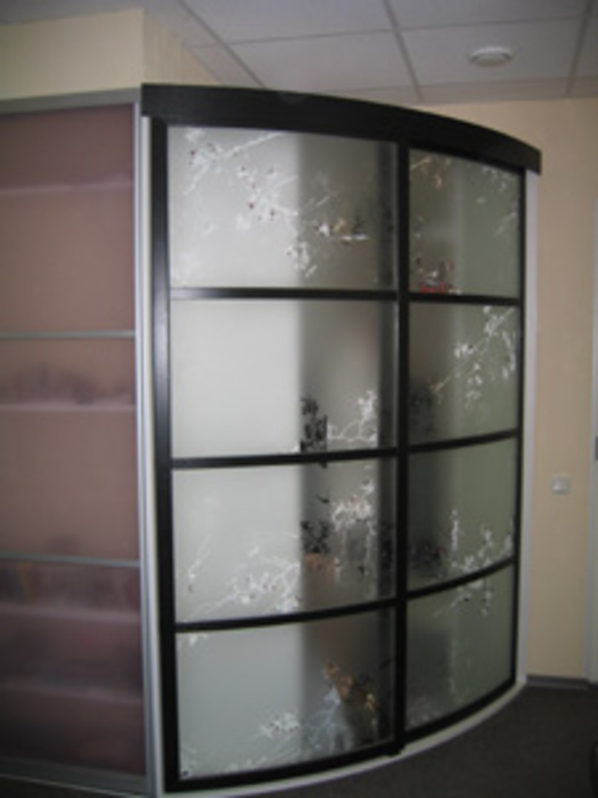 Шкаф купе радиусный с рисунком на стекле Краснодар